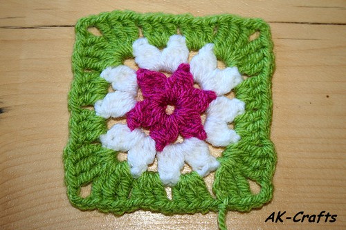 How to crochet a star granny square ….. star 2 with more than one color